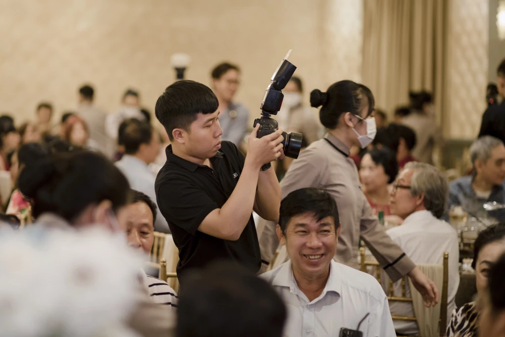 Thiện bắt trọn cảm xúc của khách mời