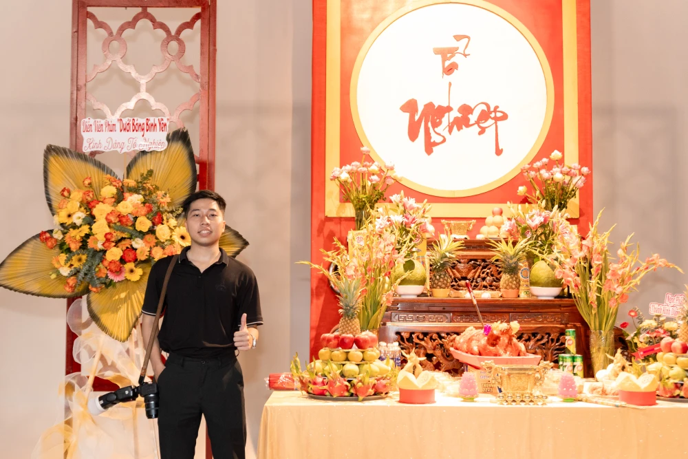 Thiện tôn kính Tổ nghề trước buổi chụp
